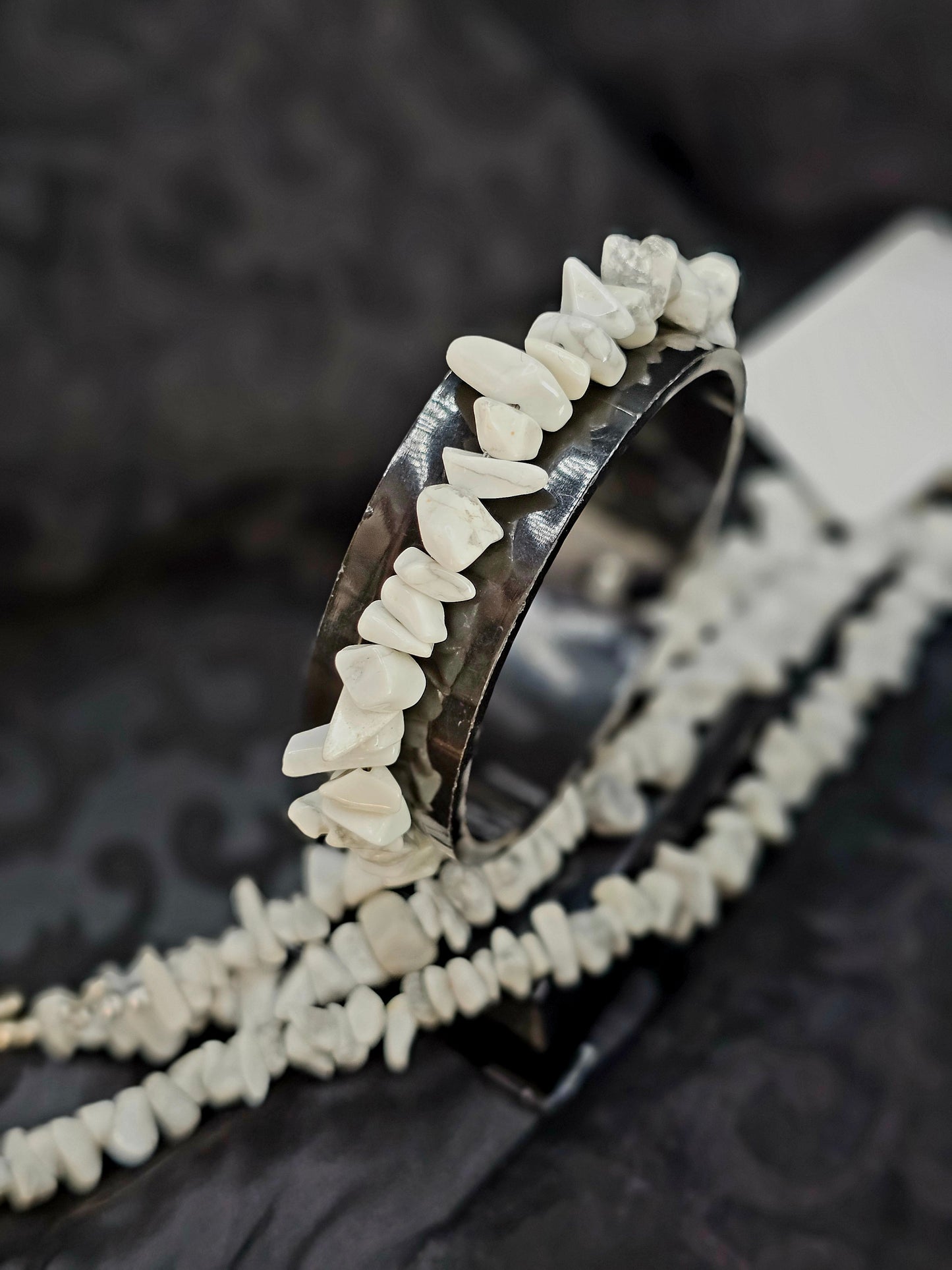 Howlite Chip